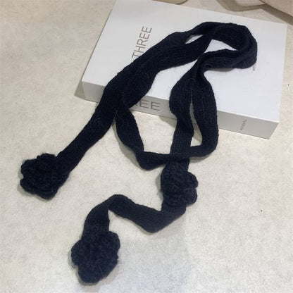 Narrow Flower Knit Scarf Detail