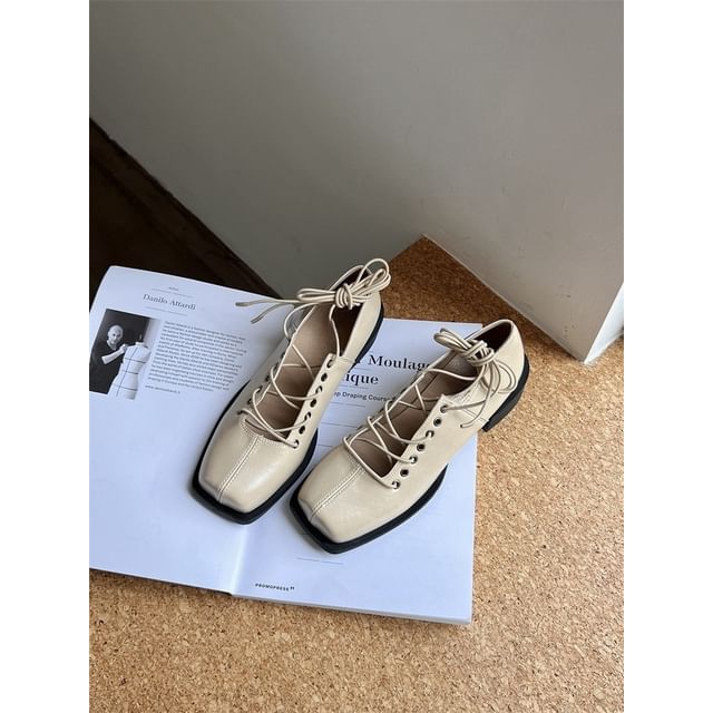Square Flats Lace-Up Toe