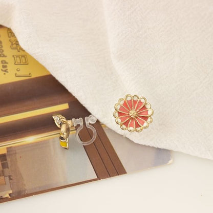 Flower Clip Asymmetrical Bee On / Stud Earring Enamel