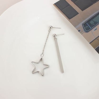 Clip Earring / Drop Asymmetrical On Star