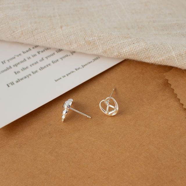 Earring On Asymmetrical Pastry Clip / Stud
