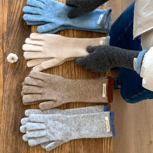Knit Applique Contrast Trim Gloves