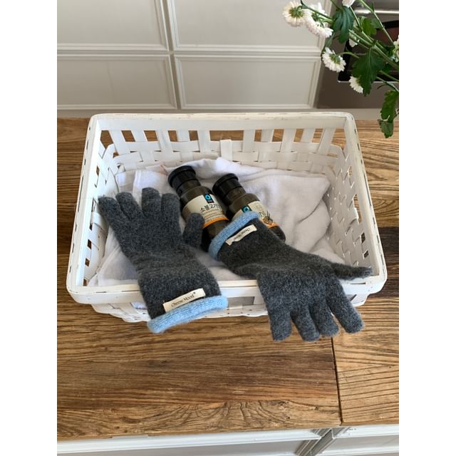 Knit Applique Contrast Trim Gloves