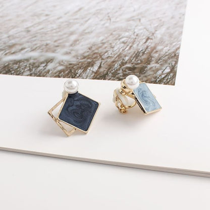 On / Stud Geometric Clip Pearl Faux Earring