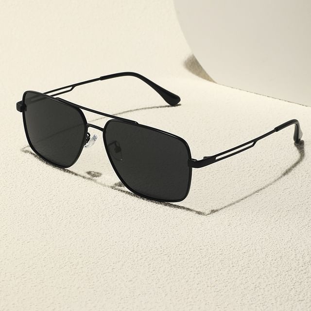 Metal Aviator Sunglasses
