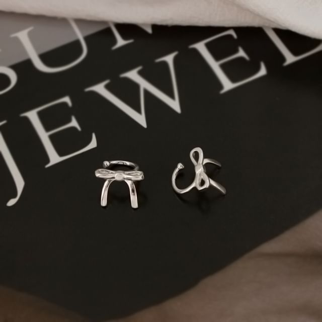 On / Clip Stud Bow Earring