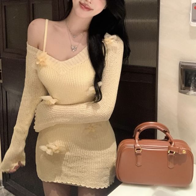 V Knit Long-Sleeve Flower Slip Sheath Mini Accent / Dress Neck