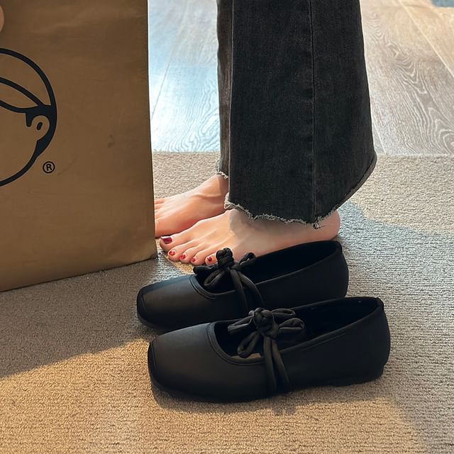 Mary Frog Buttoned Toe Jane Flats Square Plain