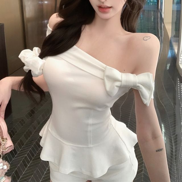 Plain Accent Hem Bow Crop Ruffle T-Shirt Off-Shoulder