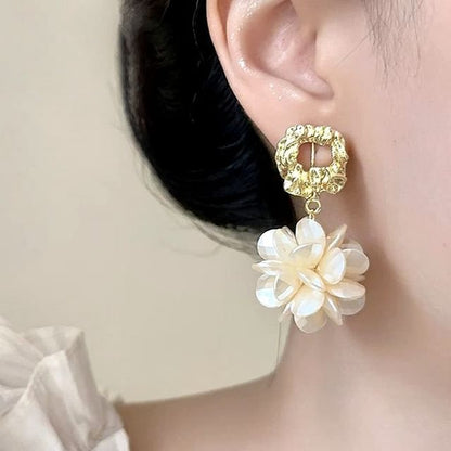 Dangle Earring Floral