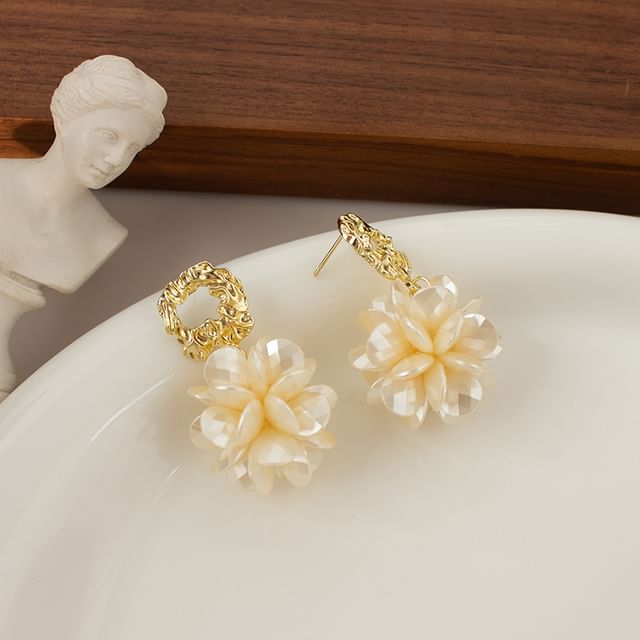 Dangle Earring Floral