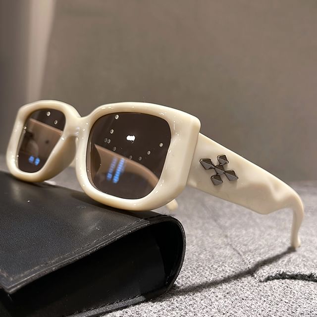 Accent Sunglasses Square Frame Cross