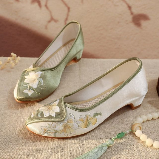 Floral Panel Pumps Embroidered