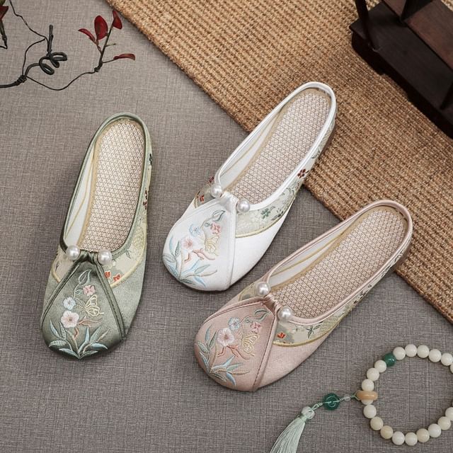 Faux Floral Pearl Embroidered Mules