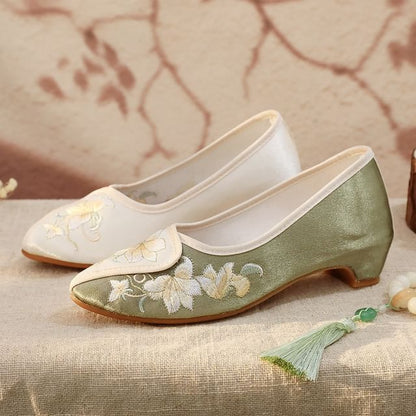 Floral Panel Pumps Embroidered