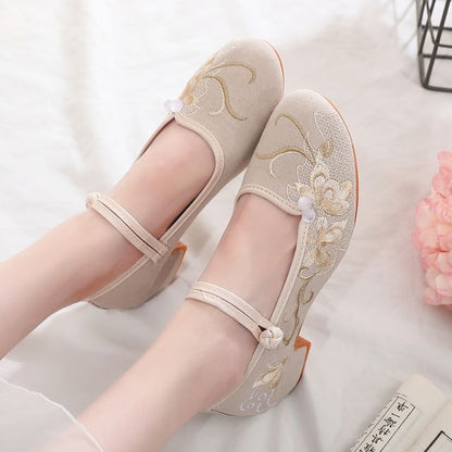 Embroidered Heel Block Shoes