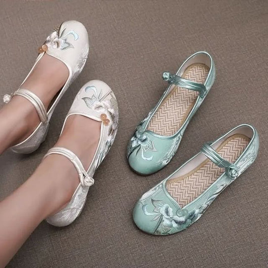 Heel Block Embroidered Shoes