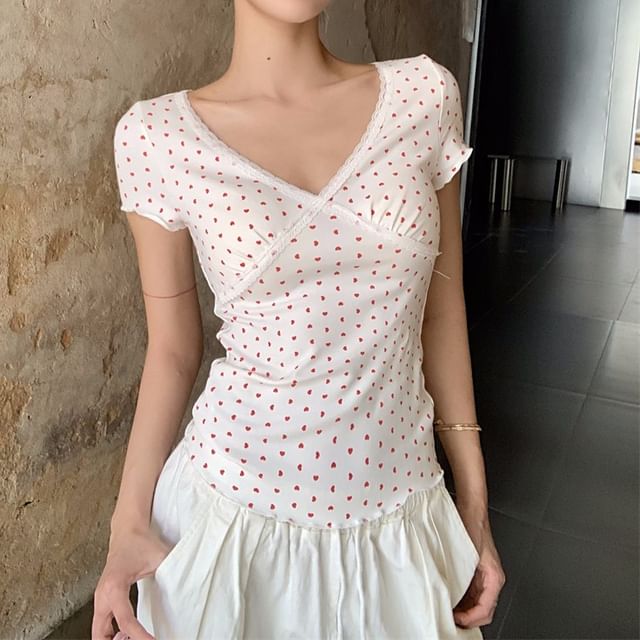 V-Neck Slim Short-Sleeve Trim Fit Tee Lace Print
