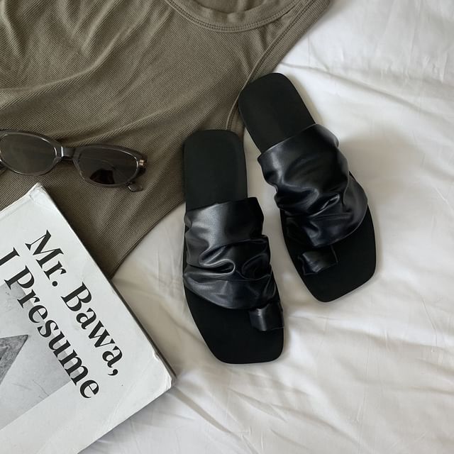 Slide Loop Sandals Flat Toe