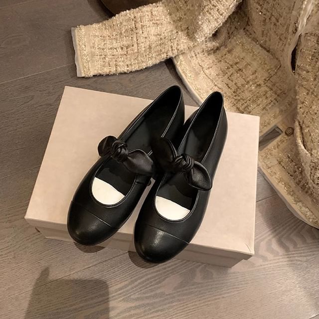Faux Ballet Bow Two Tone Leather Flats