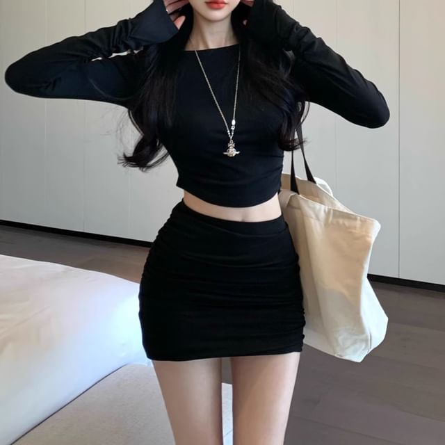 Long-Sleeve Crop Set: Skirt Mini Plain T-Shirt +