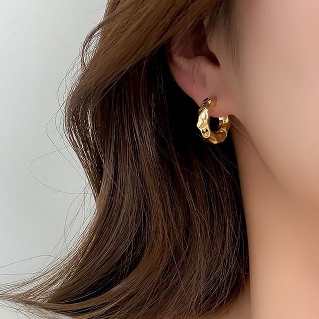 Huggie Earring Irregular