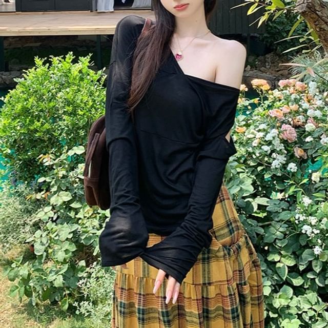 Asymmetrical T-Shirt One-Shoulder Long-Sleeve Plain