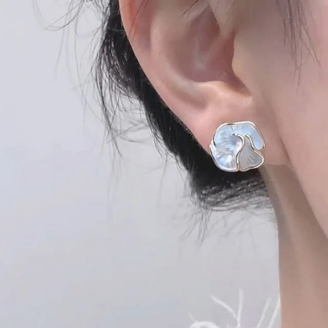 Clip-On Stud Earring / Flower