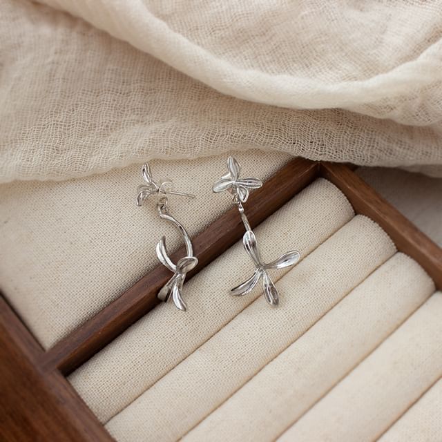 / Earring Clip-On Flower Drop