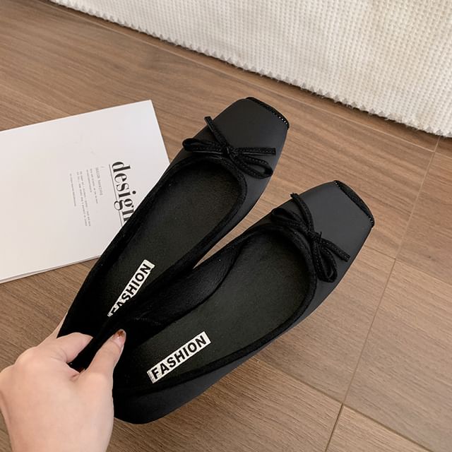 Ribbon Flats Toe Square Accent