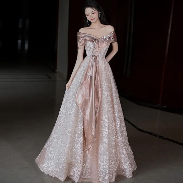 A-Line Floral Short-Sleeve Off-Shoulder Lace Evening Gown Accent