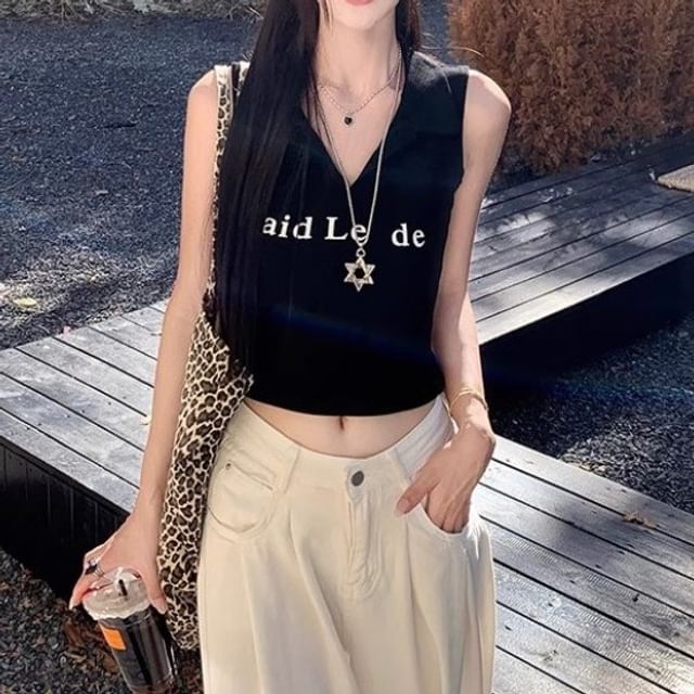 Tank Top Crop V-Neck Lettering