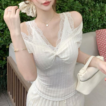 Ribbed Trim Short-Sleeve Fit Plain Slim V-Neck Cold-Shoulder Lace Tee