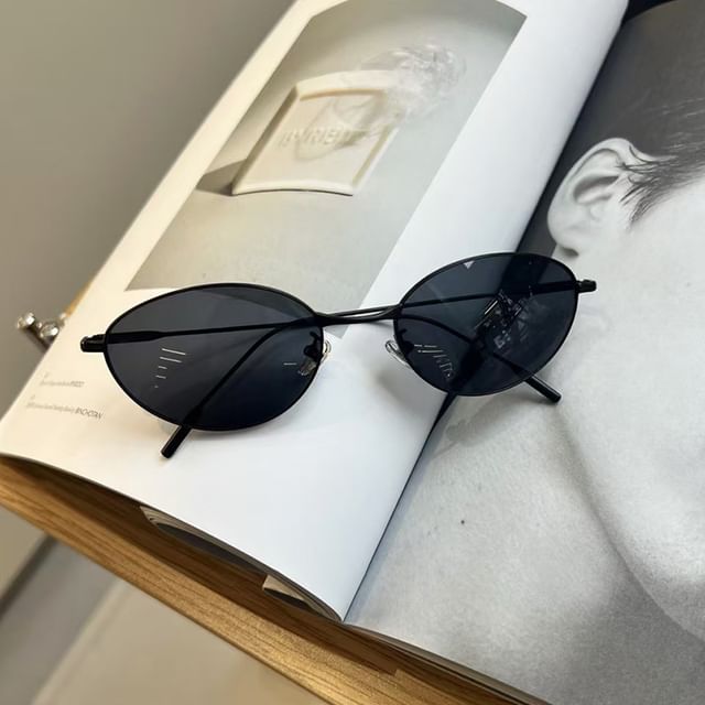 Metal Frame Oval Sunglasses