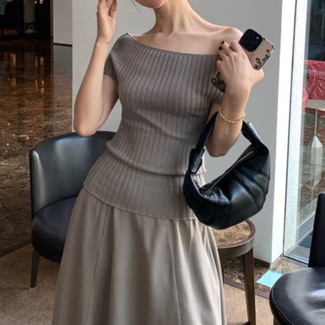Short-Sleeve Shoulder Top Ribbed Knit Off Plain