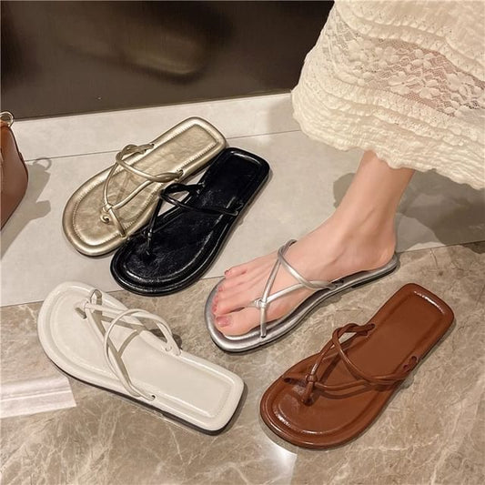 Knot Strappy Flip-Flops