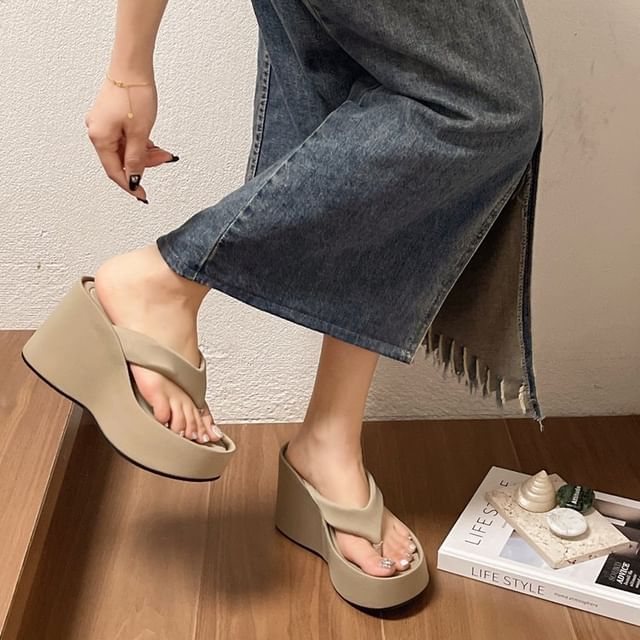 Wedge Flip-Flops Platform