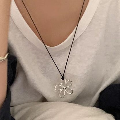 Cord Pendant Necklace Flower