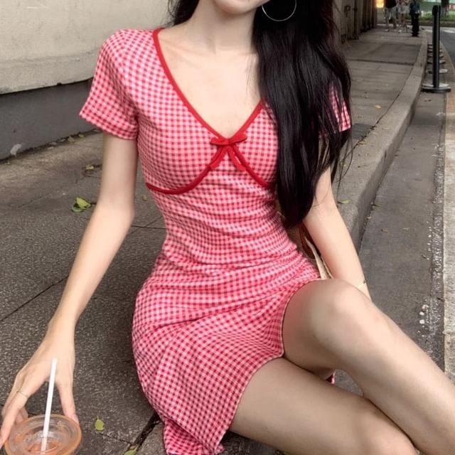 Mini Dress Short-Sleeve A-Line V-Neck Dotted