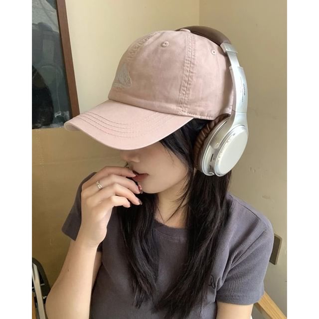Mountain Embroidered Baseball Cap – Wonderland Case