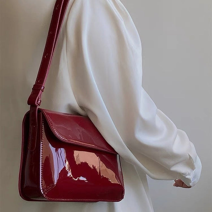Vintage rot lackierte Tasche