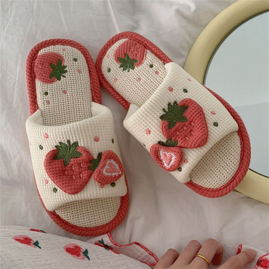 Milky strawberry slippers MK18566