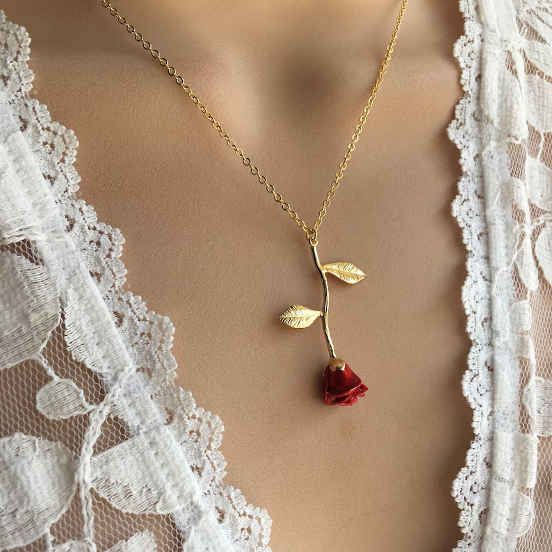 Red Rose Necklace Wonderland Case