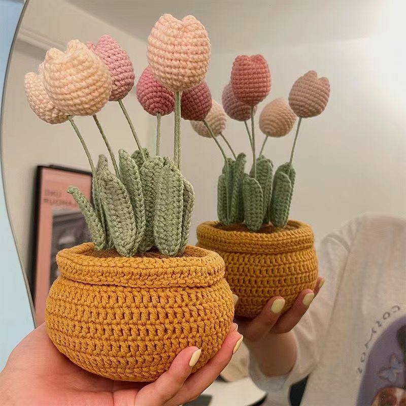 DIY Knitted Tulip Pot Decoration MK18502 Wonderland Case