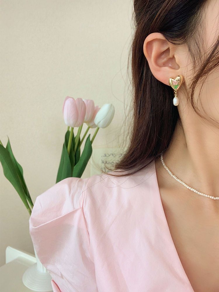 French Tulip Love-Heart Pearl Earrings Wonderland Case
