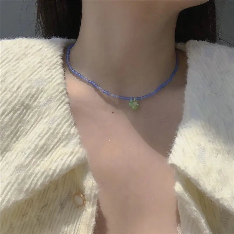 Flower Pendant Faux Pearl Choker-1