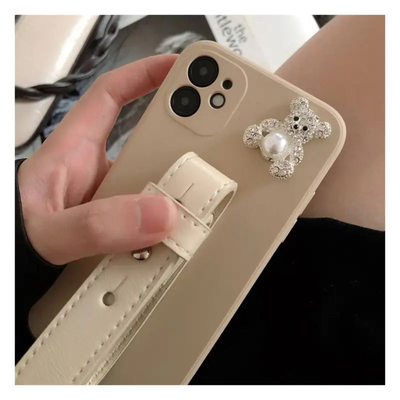 Bear Faux Pearl Hand Strap Phone Case - iPhone 13 Pro Max / 13 Pro / 13 / 13 mini / 12 Pro Max / 12 Pro / 12 / 12 mini / 11 Pro Max / 11 Pro / 11 / SE / XS Max / XS / XR / X / SE 2 / 8 / 8 Plus / 7 / 7 Plus / 6 / 6 Plus-10