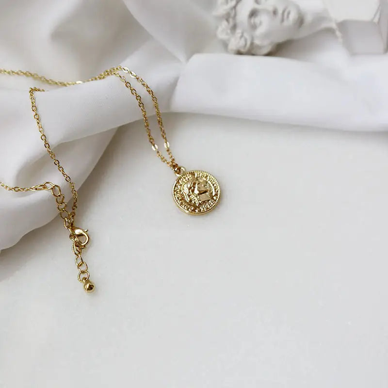 Coin Pendant Necklace - Gold / One Size - Neck Fashion 