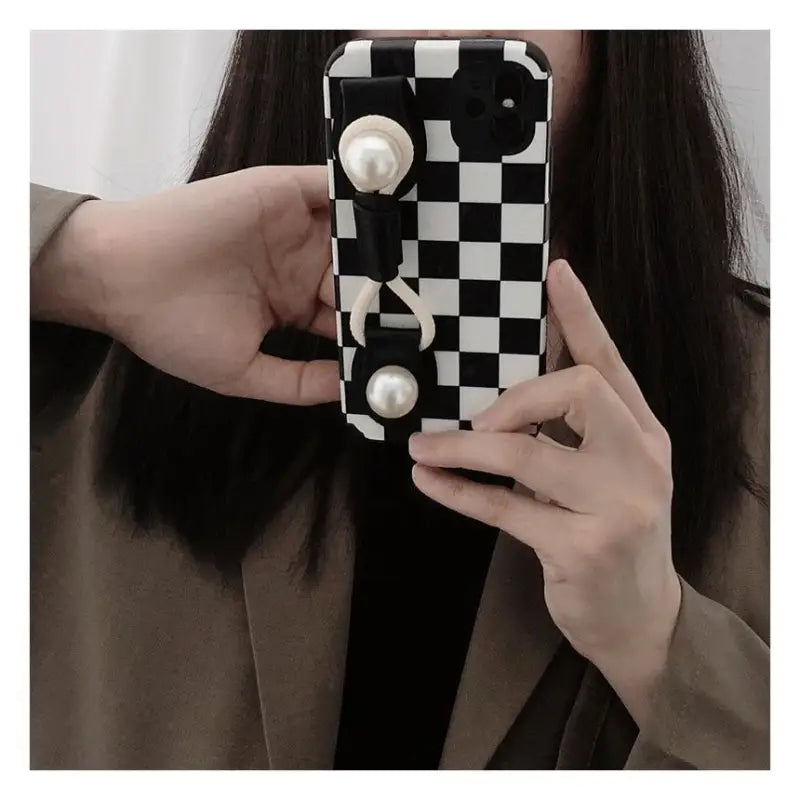 Faux Pearl Hand Strap Checker Phone Case - iPhone 13 Pro Max / 13 Pro / 13 / 13 mini / 12 Pro Max / 12 Pro / 12 / 12 mini / 11 Pro Max / 11 Pro / 11 / SE / XS Max / XS / XR / X / SE 2 / 8 / 8 Plus / 7 / 7 Plus / 6 / 6 Plus-5