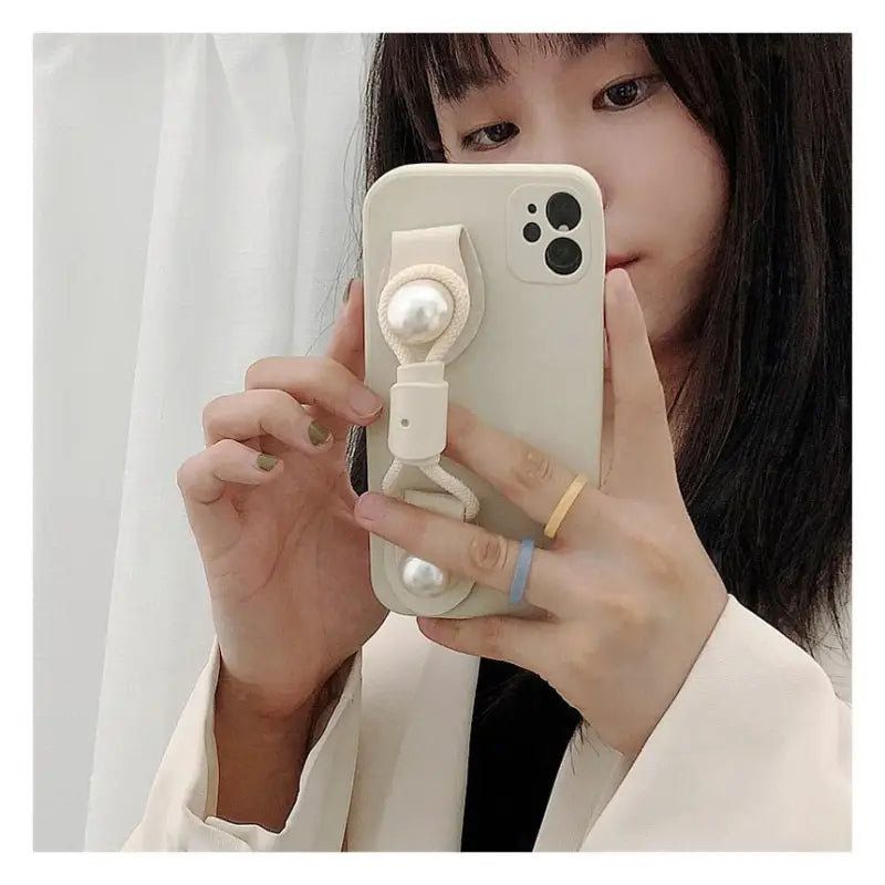 Faux Pearl Hand Strap Phone Case - iPhone 13 Pro Max / 13 Pro / 13 / 13 mini / 12 Pro Max / 12 Pro / 12 / 12 mini / 11 Pro Max / 11 Pro / 11 / SE / XS Max / XS / XR / X / SE 2 / 8 / 8 Plus / 7 / 7 Plus / 6 / 6 Plus-8